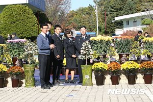 원주교도소 ‘교정의 날’ 맞아 수용자 가꾼 국화 전시회