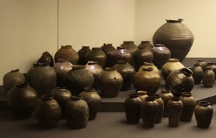 + 투박한 질그릇 같은 우리