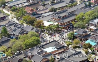 "식지 않는 인기"..전주 한옥마을 관광객 3년 연속 1천만명 돌파