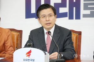 황교안, 박근혜 석방 촉구...'여성의 몸으로 오래 구금'