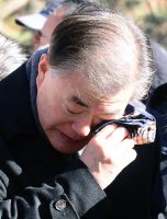 涙盗むムン・ゼイン “デモクラシー回復する” 駄目押し