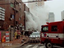 강남역 진흥상가 화재..소방관 등 17명 부상