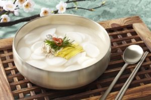 설날의 유래(由來)와 풍속(風俗), 놀이, 음식(飮食