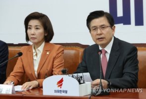 황교안 “박근혜, 여성의 몸으로 어려운 구금생활”