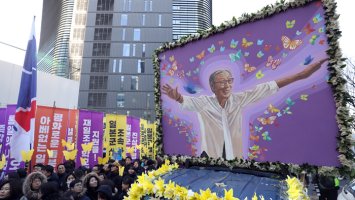 ì¼ë³¸, NYT ê¹?ë³µë™ í• ë¨¸ë‹ˆ ë¶?ê³ ì— 'í—ˆìœ„ë°˜ë¡ '