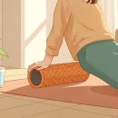 폼롤러를 활용한 하체 부종 빼는 마사지법 이미지