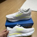 런컬렉션 | 브룩스 런닝화 글리세린 GTS 20 화이트 옐로우