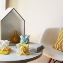 Handcrafted Origami-Inspired Lampshade - 종이로 접은 등 이미지
