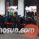 [11.9/Mon] Chaos as Crowds Clamor for H&M's Balmain Line 이미지