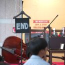 서커스 음악극 <체어, 테이블, 체어> 이미지