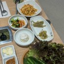 김치콩나물 삼겹살 | [서울/신당] 메트로삼겹살 | 옛날 느낌 물씬 돌판에 김치, 콩나물 올려먹는 신당역 삼겹살 맛집 후기 🥓