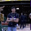 NBA 밀워키 팬의 쿤보 빙의 이미지