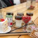 하얀책상 이미지