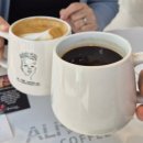 김정화 | 골목 속 여유로운 김정화카페 알리스타커피 본점 방문리뷰