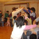 담장 허무는 엄마들 이미지