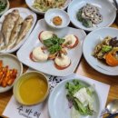 한정식 소나무 앞 이미지