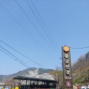 흐르는 강물을 바라 이미지