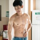 정해인, 상의 탈의씬 재조명...숨겨둔 반전 몸매 &#39;탄탄한 복근 눈길&#39; 이미지