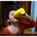 쏟아지는 컵 이미지