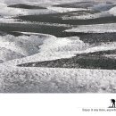 An icy ocean valley 이미지