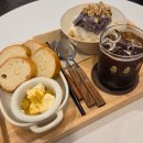 지일식품 | 김해 봉리단길 카페 "범아당" 소금빵,카이막, 디저트 맛집 추천