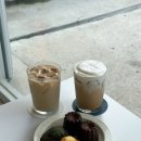 용주초등학교 | 광주 용봉동 커피 + 까눌레 맛집 ‘온다방’ 카페