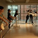 성인 발레스트레칭 이미지