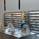 뉴트로 안경원 이미지