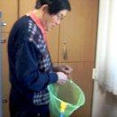 ♧서교탁구 화목반♧ 신철욱님께서 탁구공 수거용 거물망을 보수(補修) 하시다(2010.12.09) 이미지