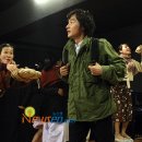 피난을 떠나는 가족 뉴스엔