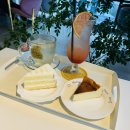 중앙로5 | 대구 중앙로 카페 '달콤한 생각' 후기🍰(1인 1음료 조각케이크 가득!)