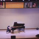 건반위의 채색 by 몬드리안 이미지