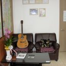 버스정류장 옆 이미지