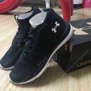 언더아머 UNDER ARMOUR 여성운동화 새상품 급매처분합니다 235/255사이즈 지금신기 넘좋아요~ ^^ 이미지