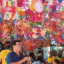 Mooncakes under a sky of lanterns 이미지