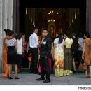 하노이 시내 전기차 관광 중 들린 성당에서의 결혼식 모습입니다. 이미지