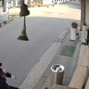 2026/3/16 가게앞 반려견 키우는 여자가 재떨이에다가 개똥을 놓고갔다. 이미지