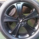 블랙휠타이어 이미지