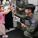 “사랑해요 군인님.우릴 구해주러 와 고맙습니다”...“살아있어서 다행” 레바논 교민, 군 수송기로 귀국 이미지