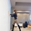 집에서 따라할 수 있는 소도구 필라테스 이미지