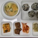 2022.08.30 - 주먹밥, 어묵국, 숙주나물, 김치, 떡갈비, 두부조림 이미지
