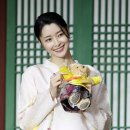 인형과 함께 이미지