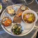 수정강변타운(8060) | 등대지기1906 수정역맛집 점심엔 연어샐러드 저녁엔 조개구이와 삼겹살