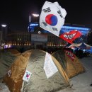 서울 광장에 '애국 텐트', 급소 찔린 서울시 이미지