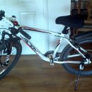 화이트 자전거 이미지