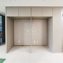 울산 한신더휴에듀포레 3단지 키친핏 냉장고장리폼, 감성 철철 홈바장 + 로봇청소기장을 담은 냉장고장