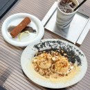 구산회관 | 서울 연희동 카페 작업하기 좋은 테라스 맛집 센티멘트 디저트까지 완벽