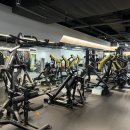 김해대학역(2번출구 옆) | 명일역헬스장 2번 출구 3분 거리, 500평 피트니스에서 활기차게!