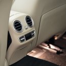 사람들과 자동차 이미지