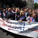 Emeutes urbaines : les maires au premier rang des fractures françaises 이미지